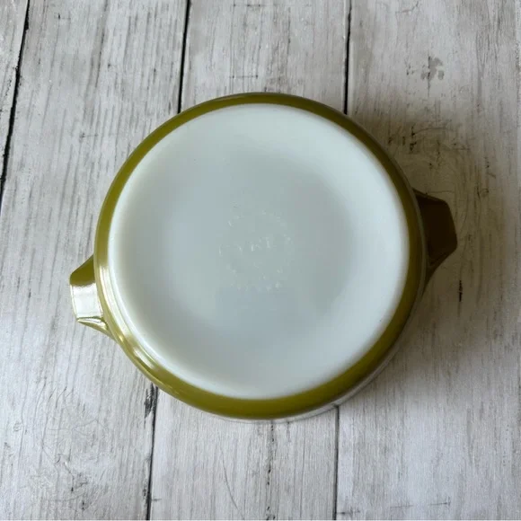 PREOWNED VINTAGE PYREX GREEN FLORAL DAISY PRINT BOWL - Picture 5 of 6